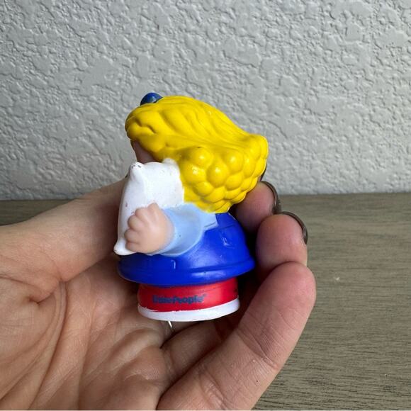 Fisher-Price Little People Sarah Lynn Milkmaid - Feed, Milk Bucket, Grain - Picture 5 of 5